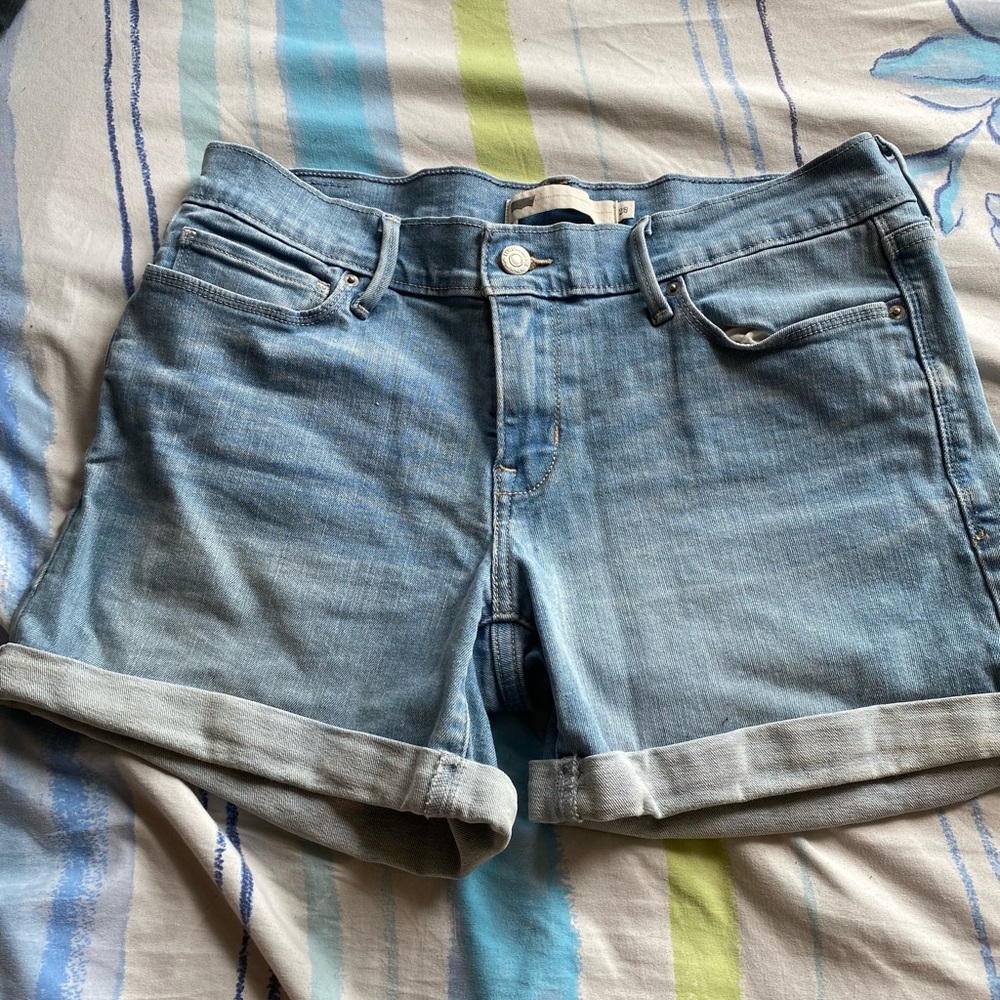 LEVI’s Shorts